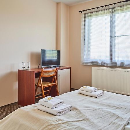 Hotel Tihiat Kat Aprilci Exteriér fotografie