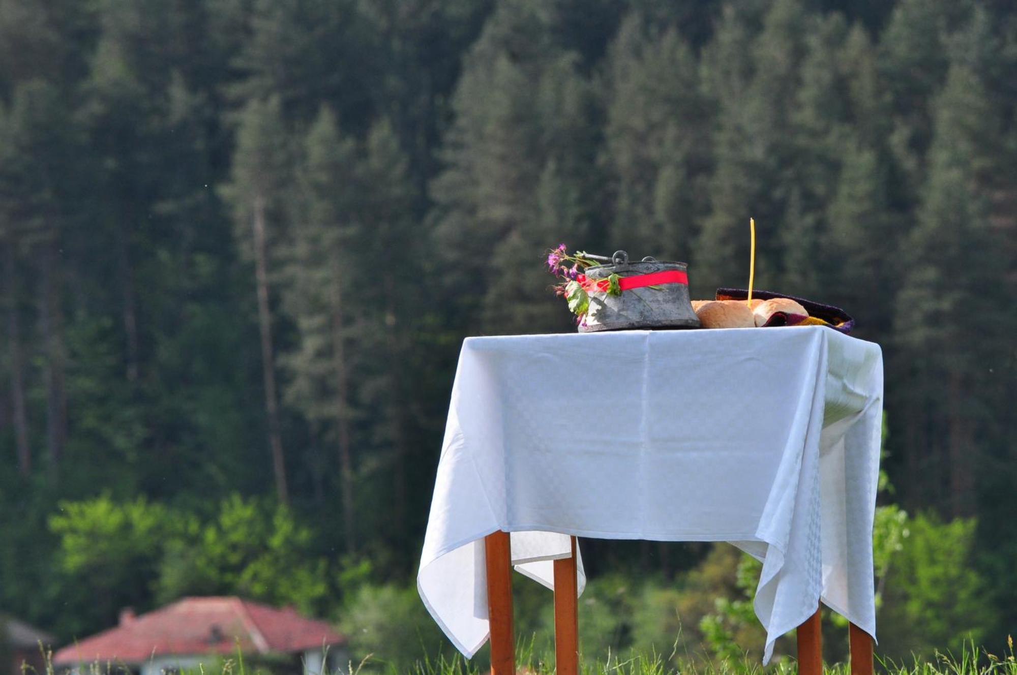 Hotel Tihiat Kat Aprilci Exteriér fotografie