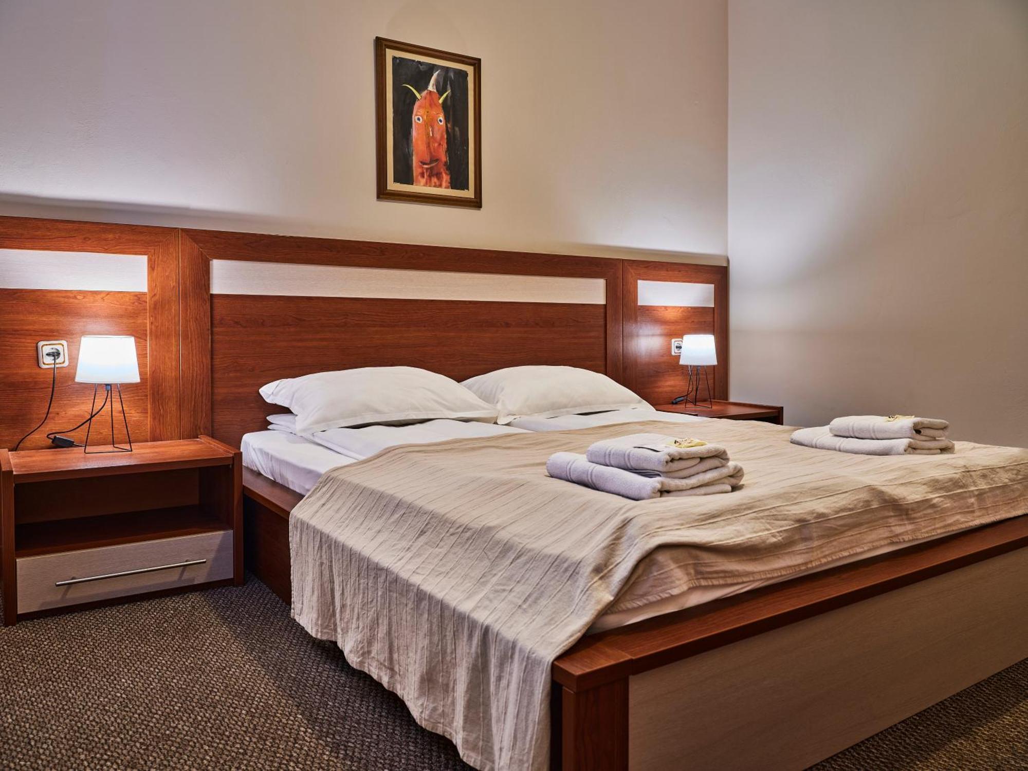 Hotel Tihiat Kat Aprilci Exteriér fotografie