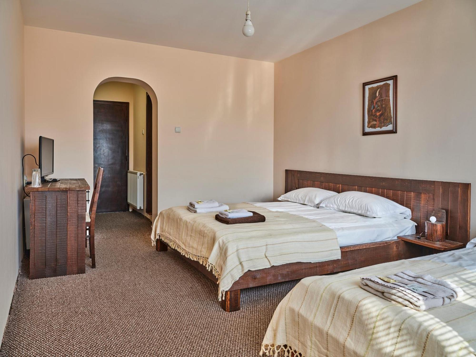 Hotel Tihiat Kat Aprilci Exteriér fotografie