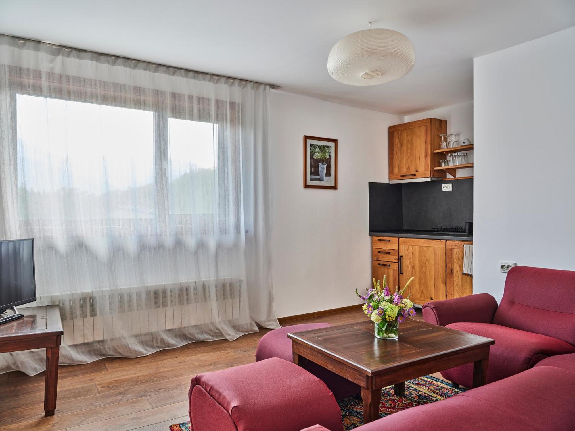 Hotel Tihiat Kat Aprilci Exteriér fotografie