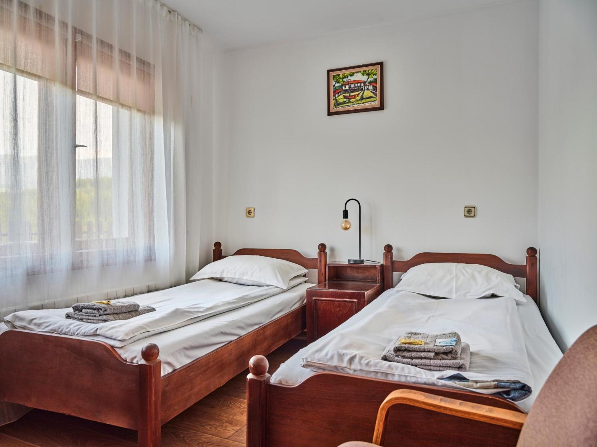 Hotel Tihiat Kat Aprilci Exteriér fotografie