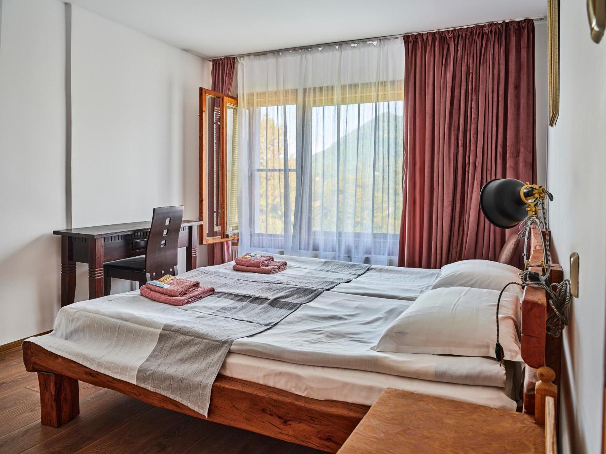 Hotel Tihiat Kat Aprilci Exteriér fotografie