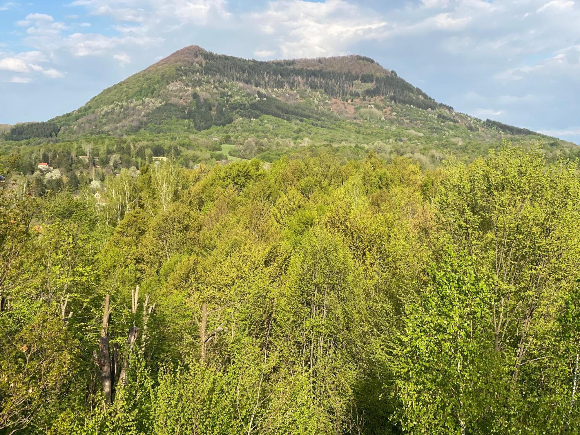 Hotel Tihiat Kat Aprilci Exteriér fotografie