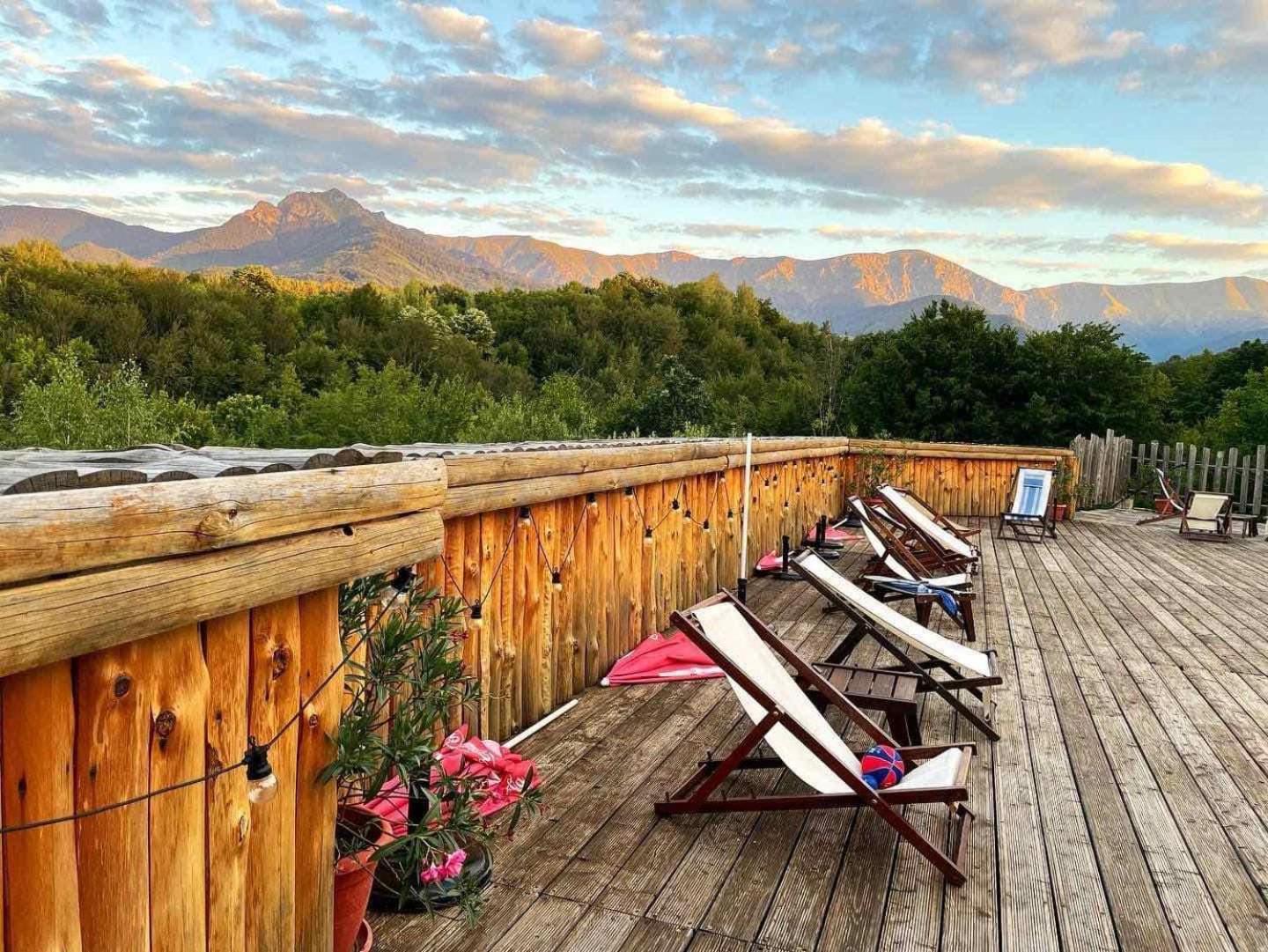 Hotel Tihiat Kat Aprilci Exteriér fotografie