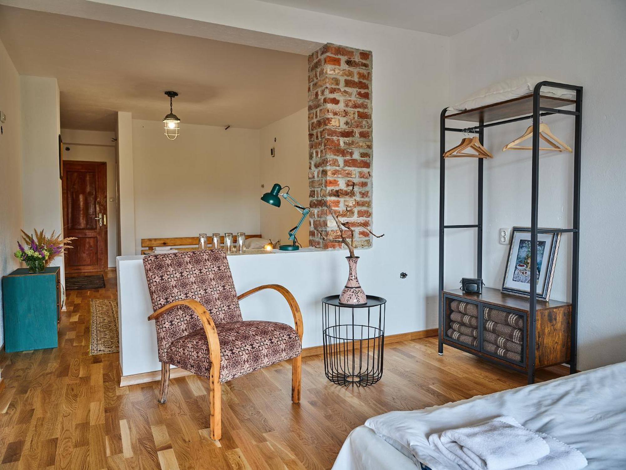 Hotel Tihiat Kat Aprilci Exteriér fotografie