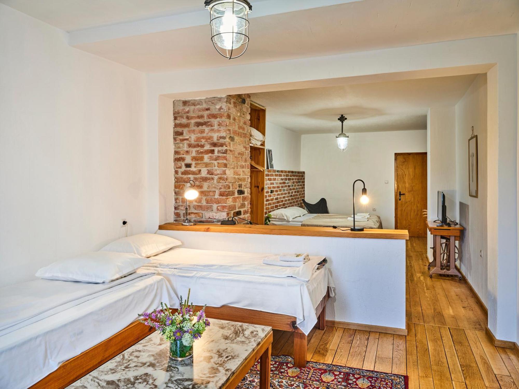 Hotel Tihiat Kat Aprilci Exteriér fotografie