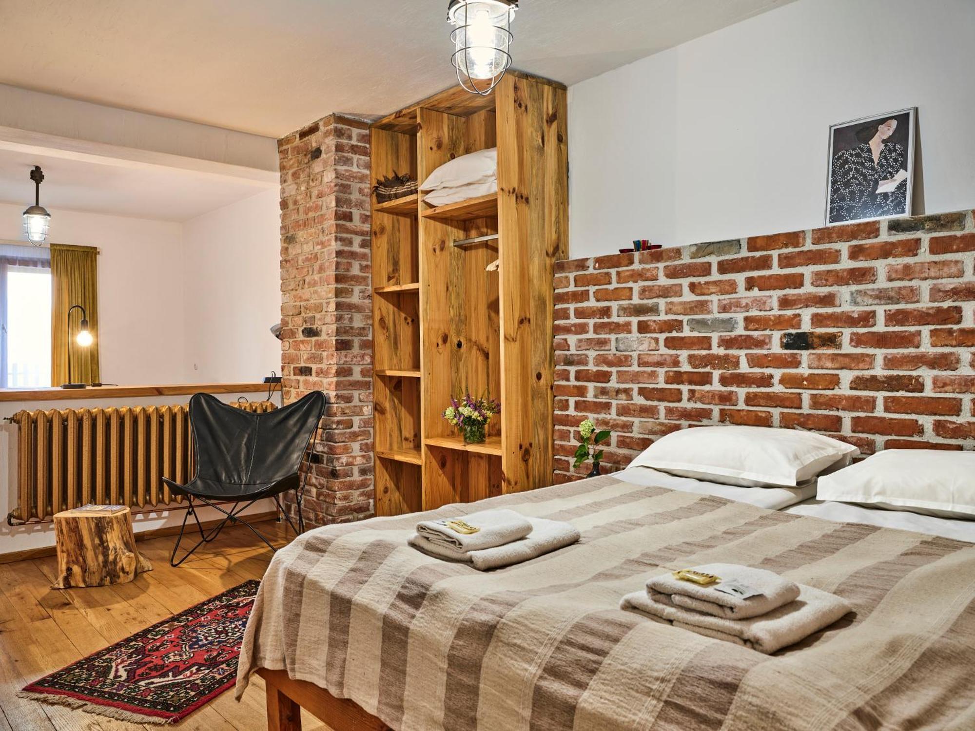 Hotel Tihiat Kat Aprilci Exteriér fotografie