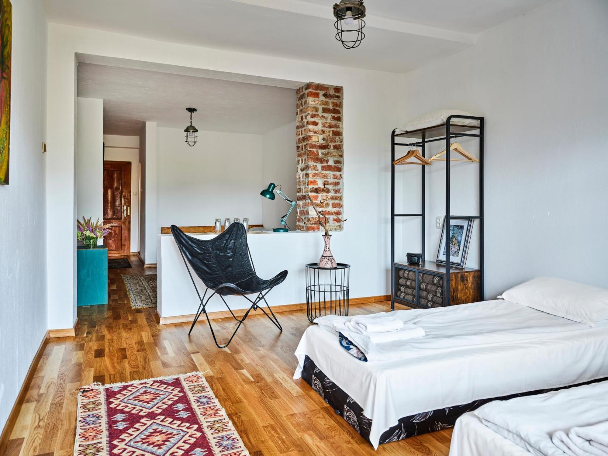 Hotel Tihiat Kat Aprilci Exteriér fotografie