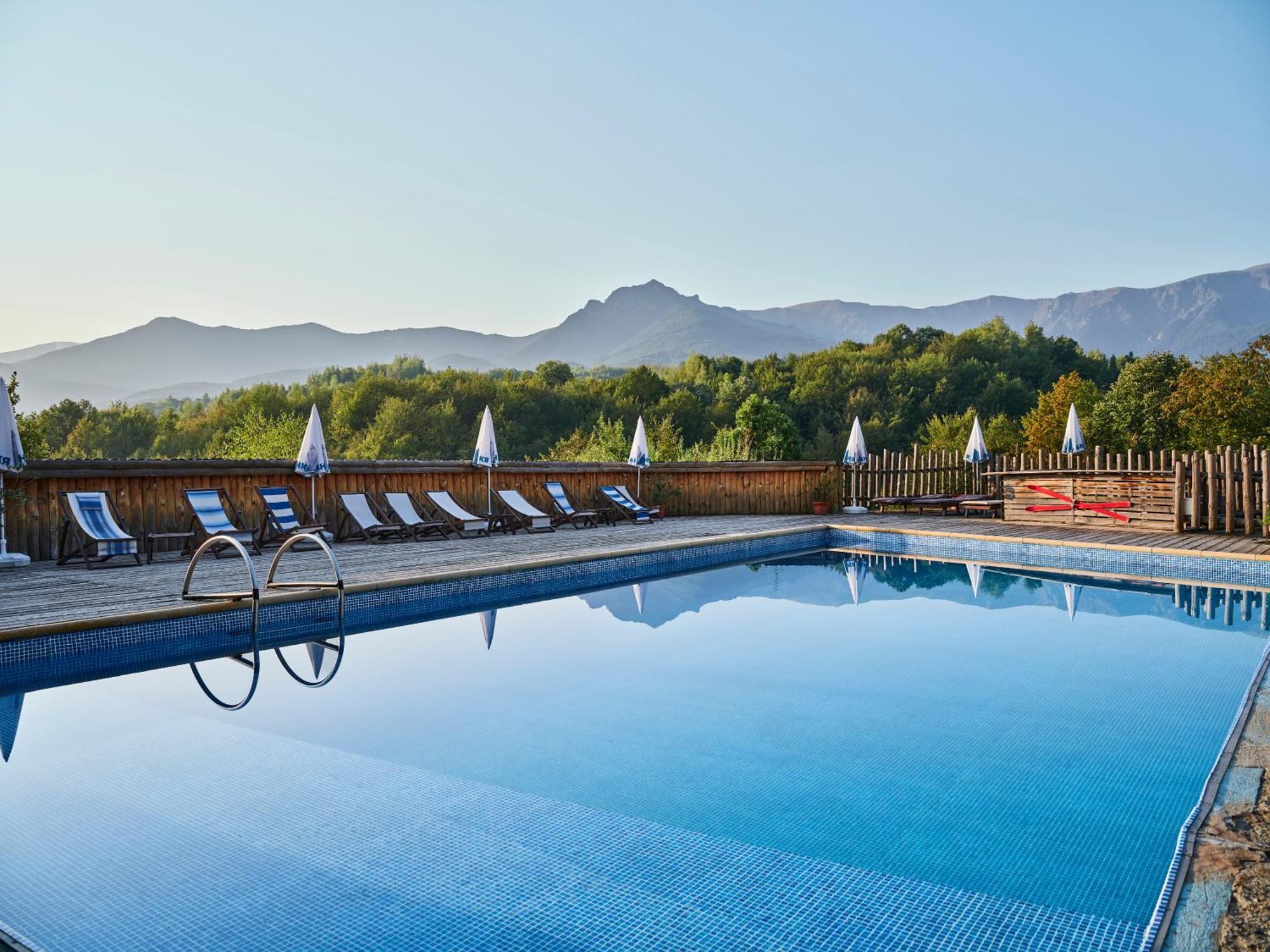 Hotel Tihiat Kat Aprilci Exteriér fotografie